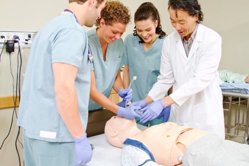 students-in-nursing-lab